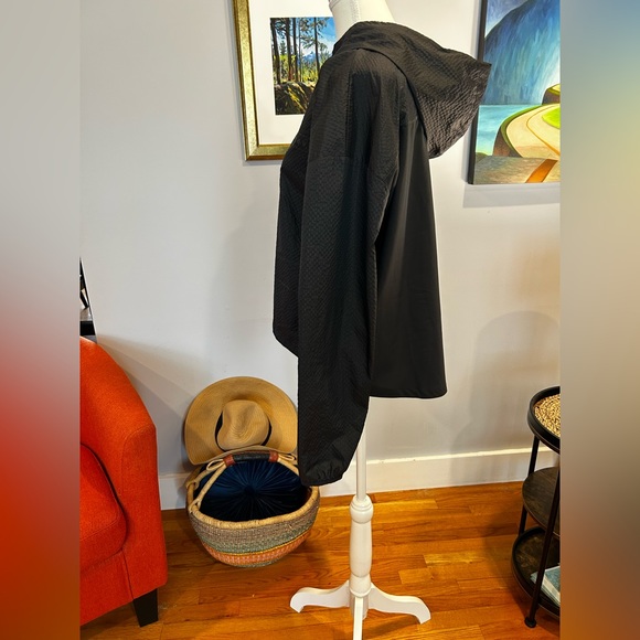 UNDER ARMOUR cropped high low shell jacket size M - Picture 4 of 9